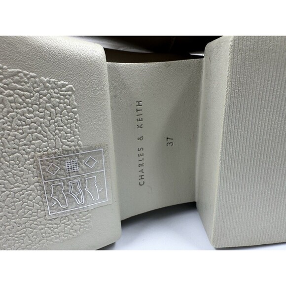 Charles & Keith Platform Chunky Chelsea Gray-White Boots Size 37/ 7 US - Picture 13 of 16
